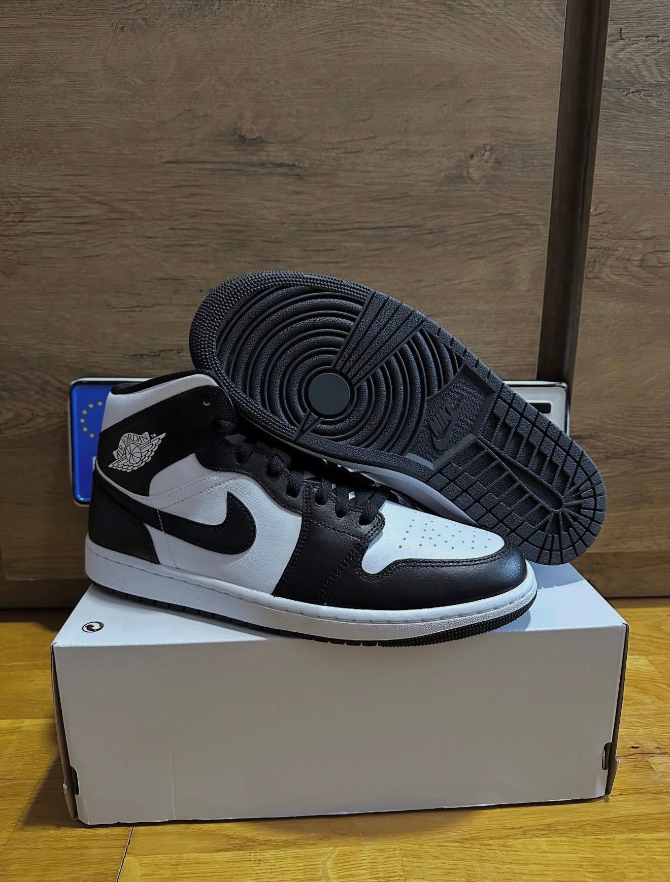 Jordan 1 Mid “Panda”