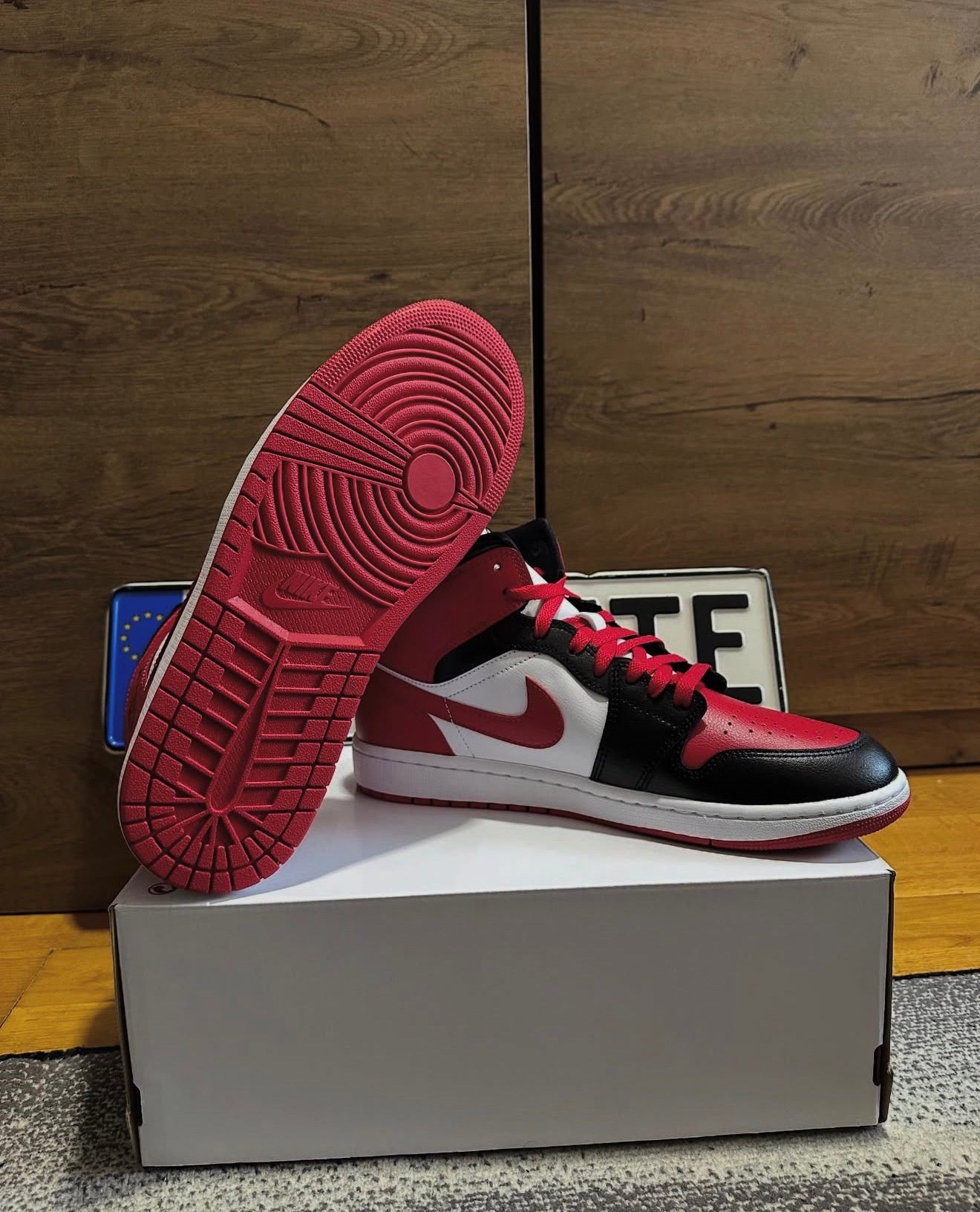 Jordan 1 Mid “Gym Red”