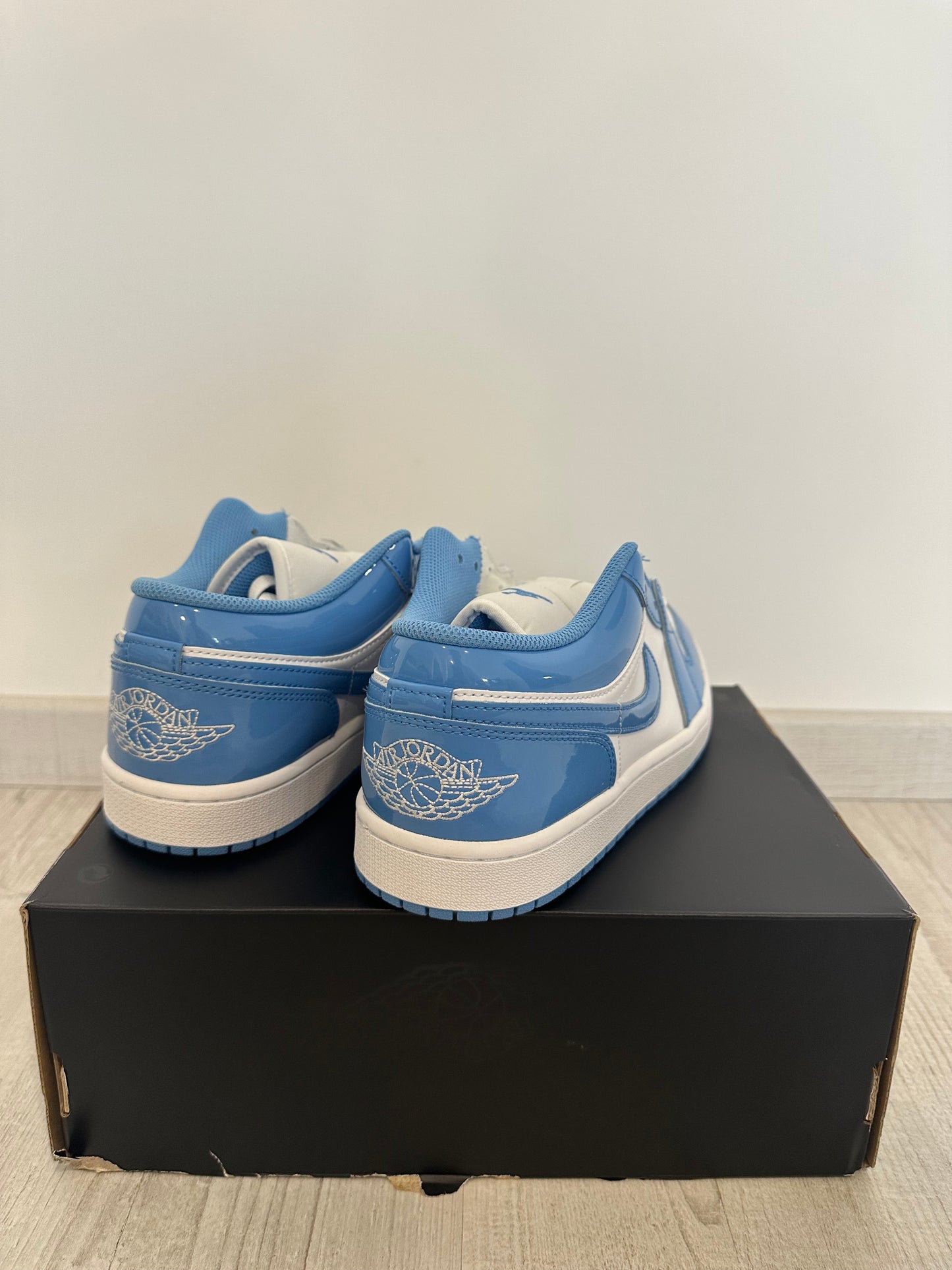 Jordan 1 Low "Legend Blue"