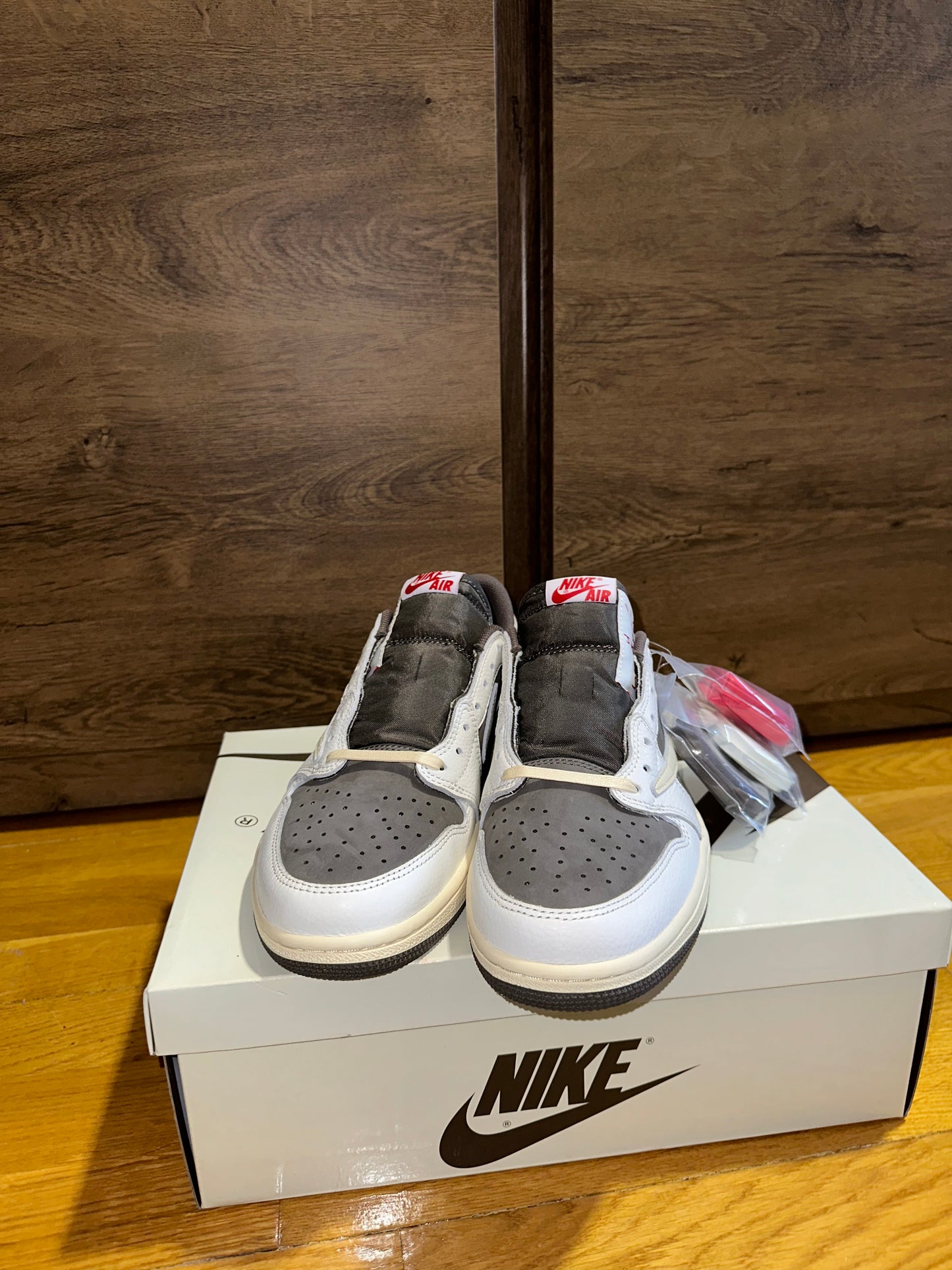 Jordan x Travis Scott Air Jordan 1 Retro Low "Reverse Mocha" felül nézet