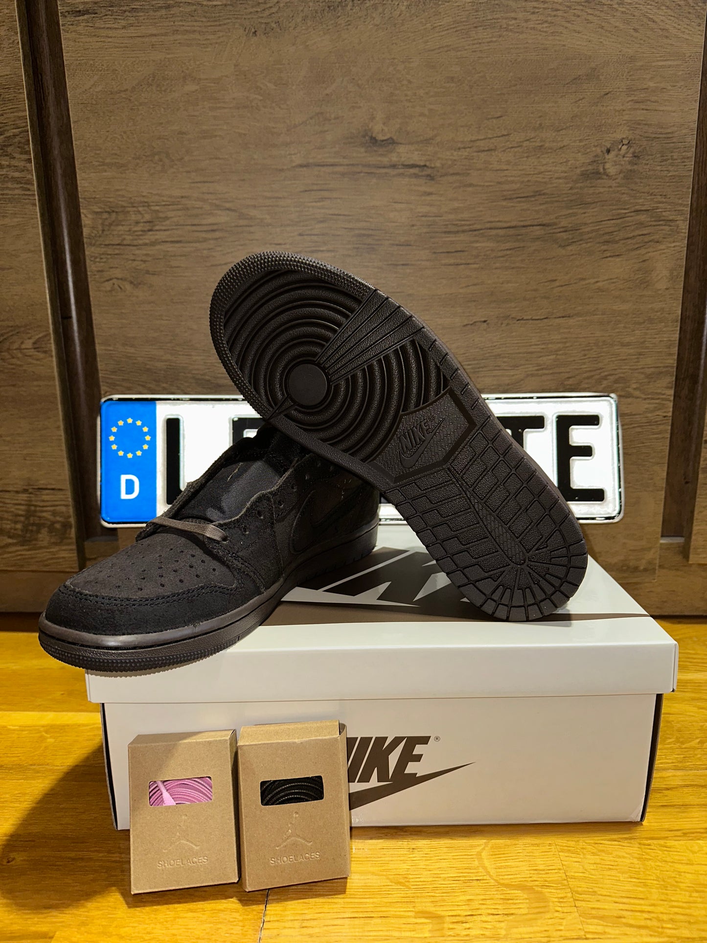 Jordan x Travis Scott Air Jordan 1 Retro Low "Velvet Brown" talp nézet