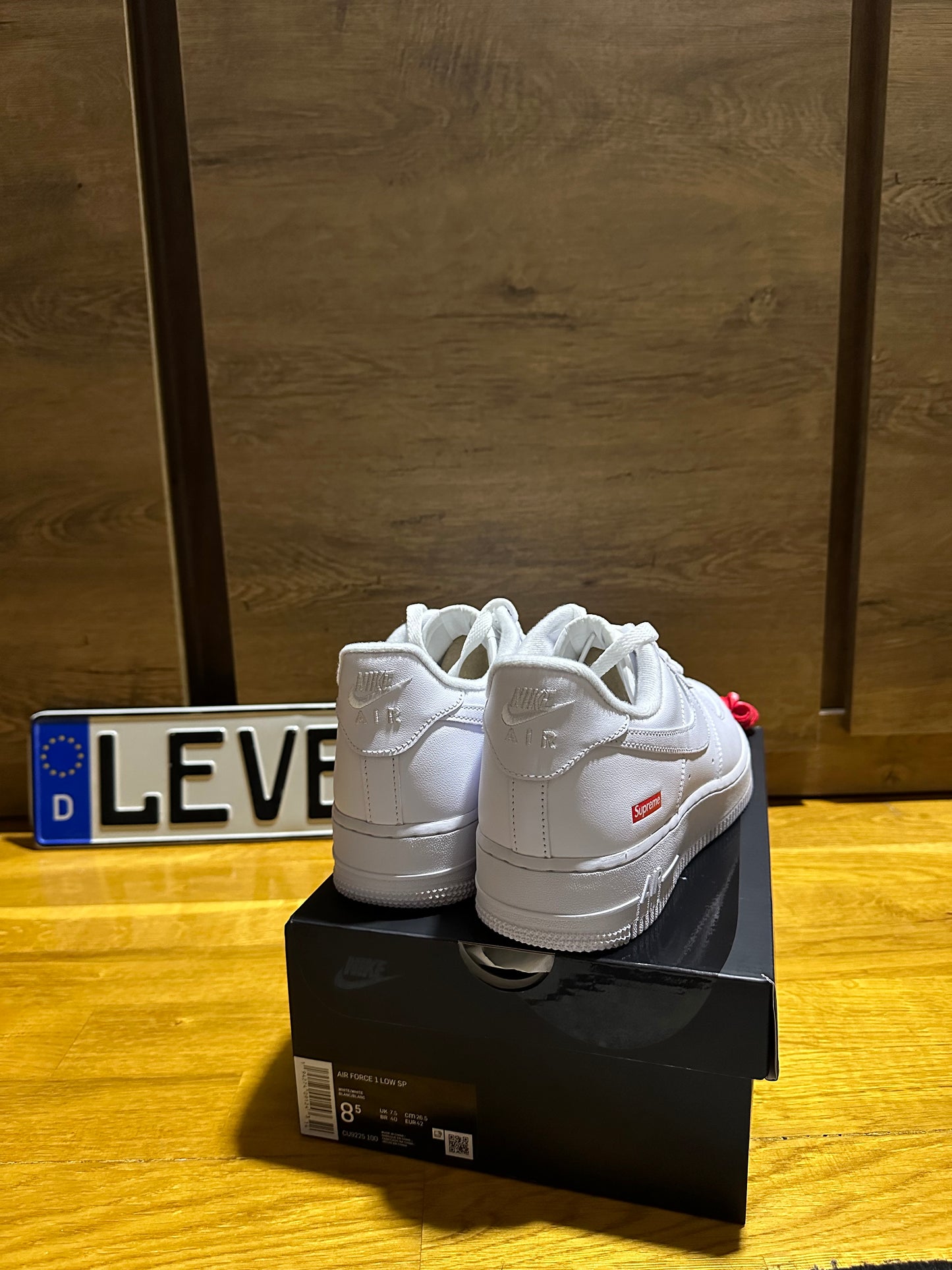 Nike Air Force 1 x Supreme "White" hátsó nézet