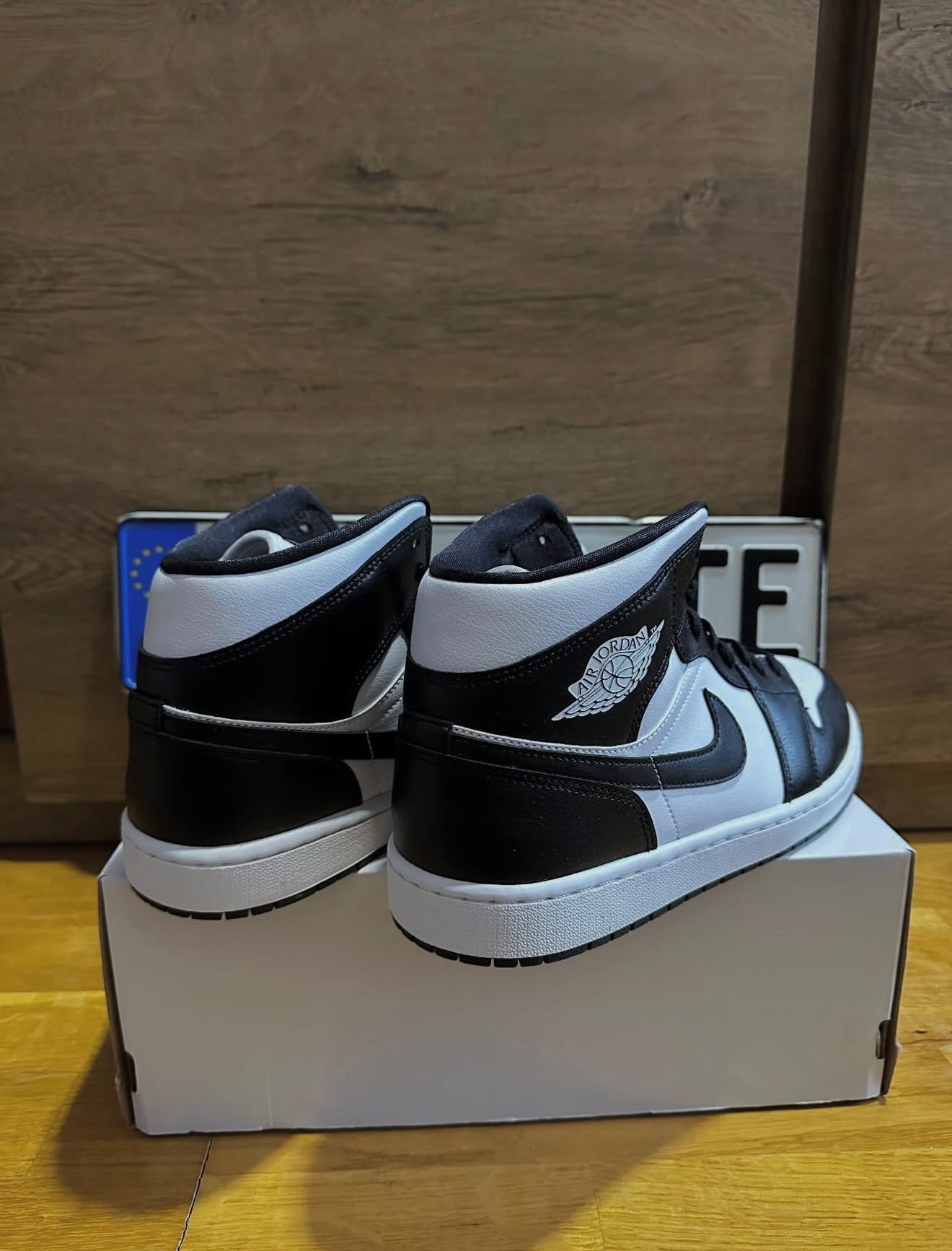 Jordan 1 Mid “Panda”