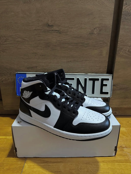 Jordan 1 Mid “Panda”