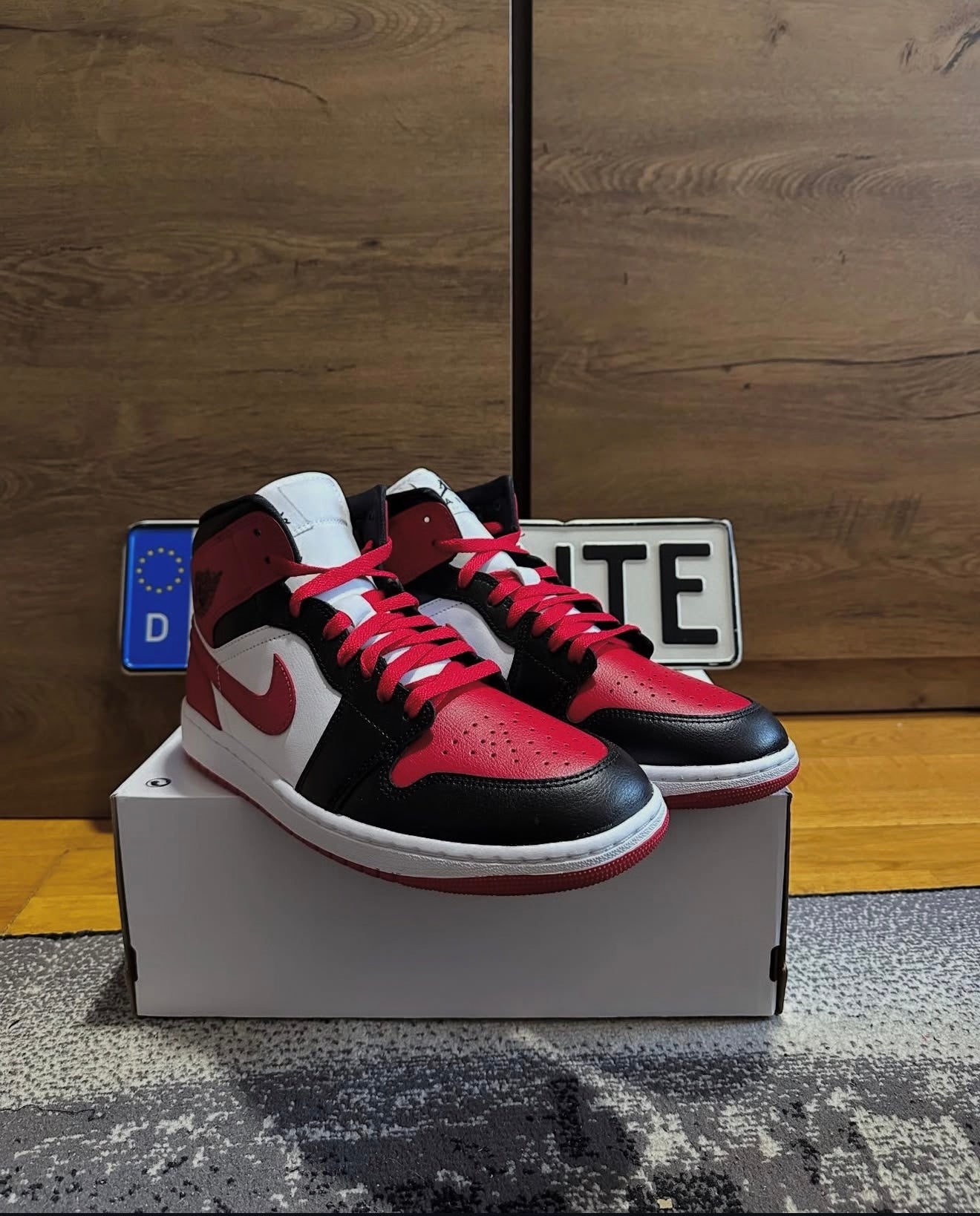 Jordan 1 Mid “Gym Red”