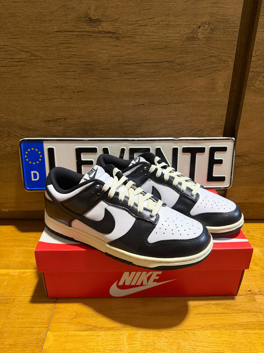 Nike Dunk “Vintage Panda”