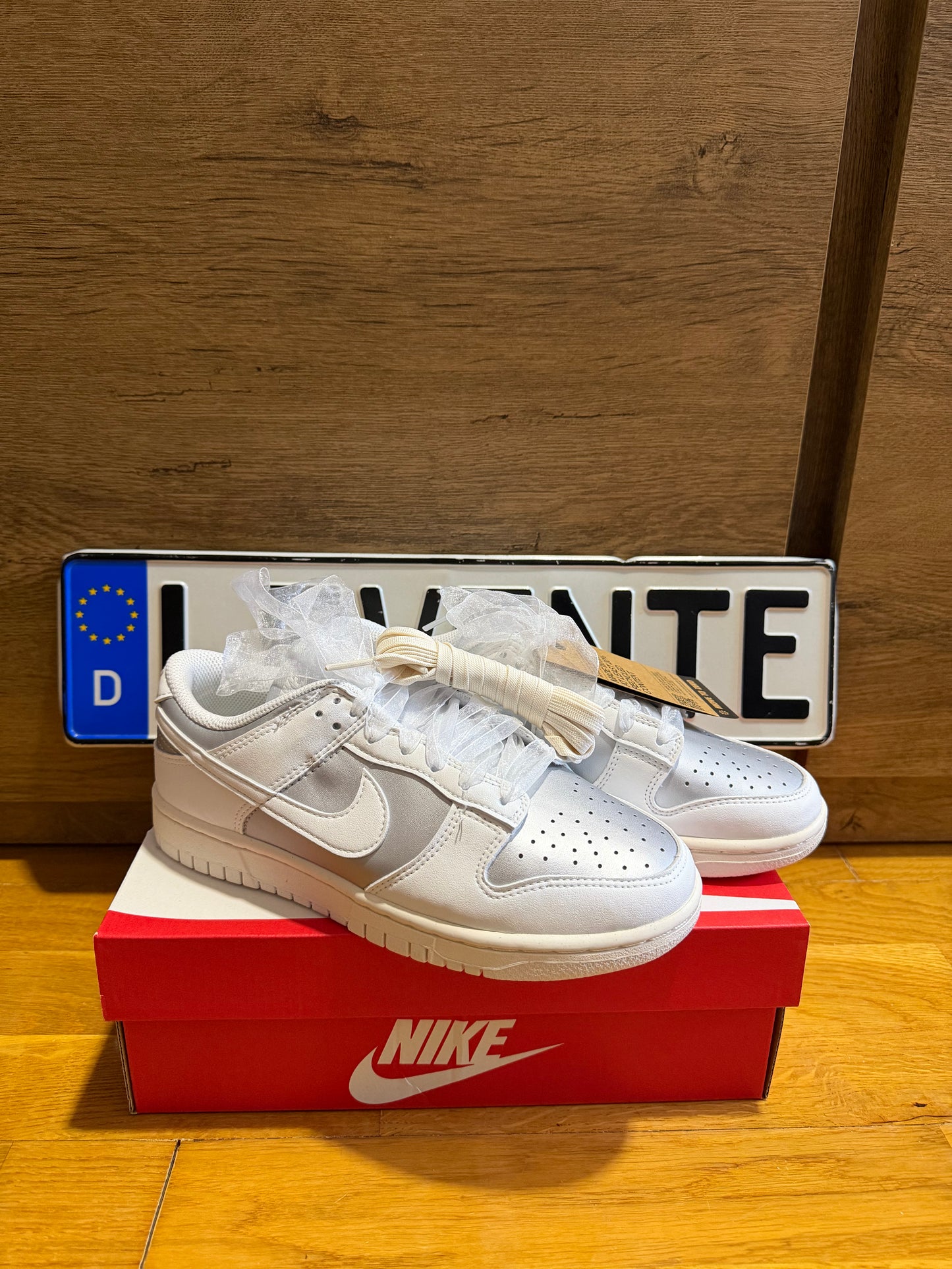 Nike Dunk “Metallic Platinum”