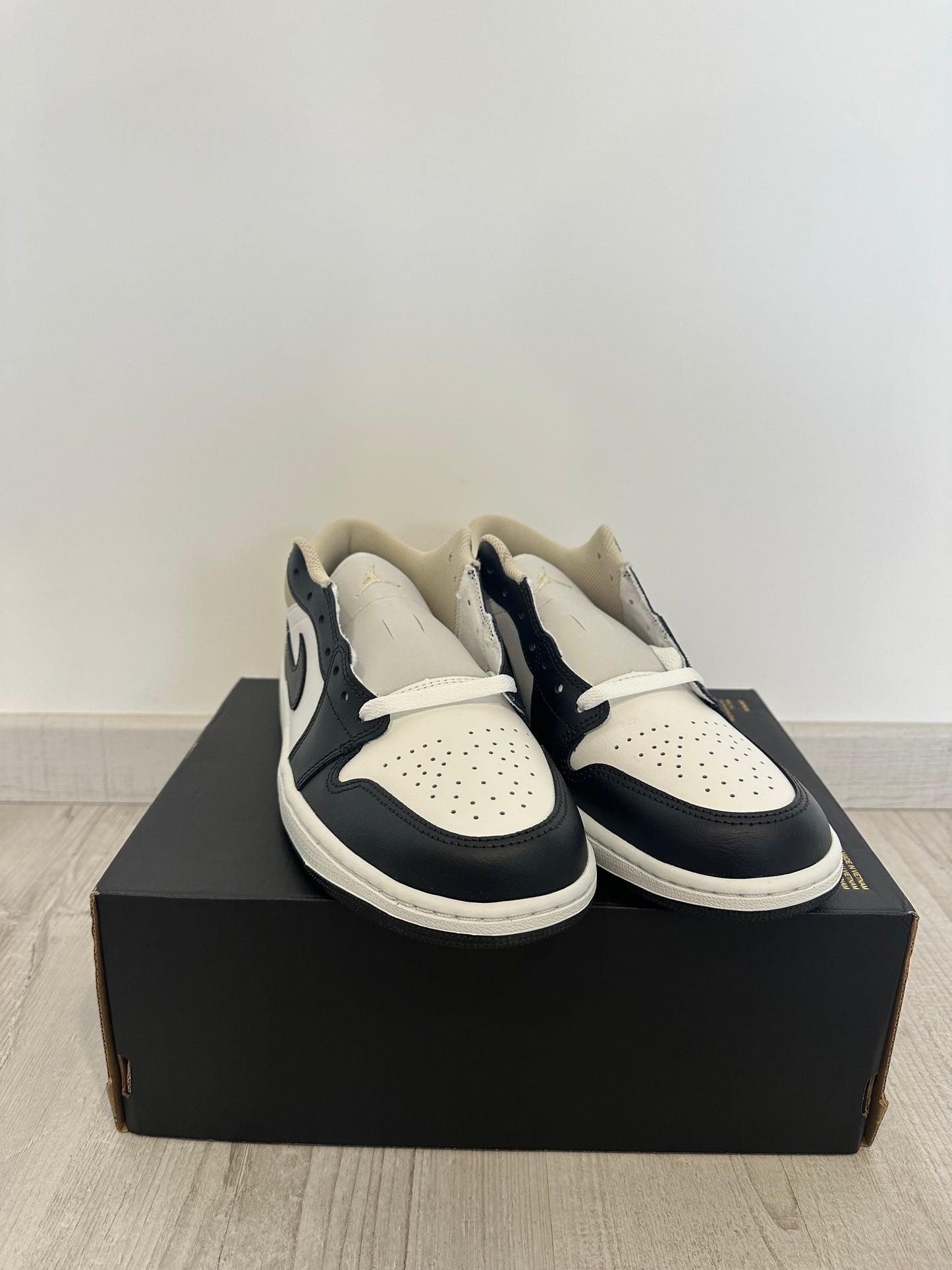 Jordan 1 Low "Black Toe Rattan"