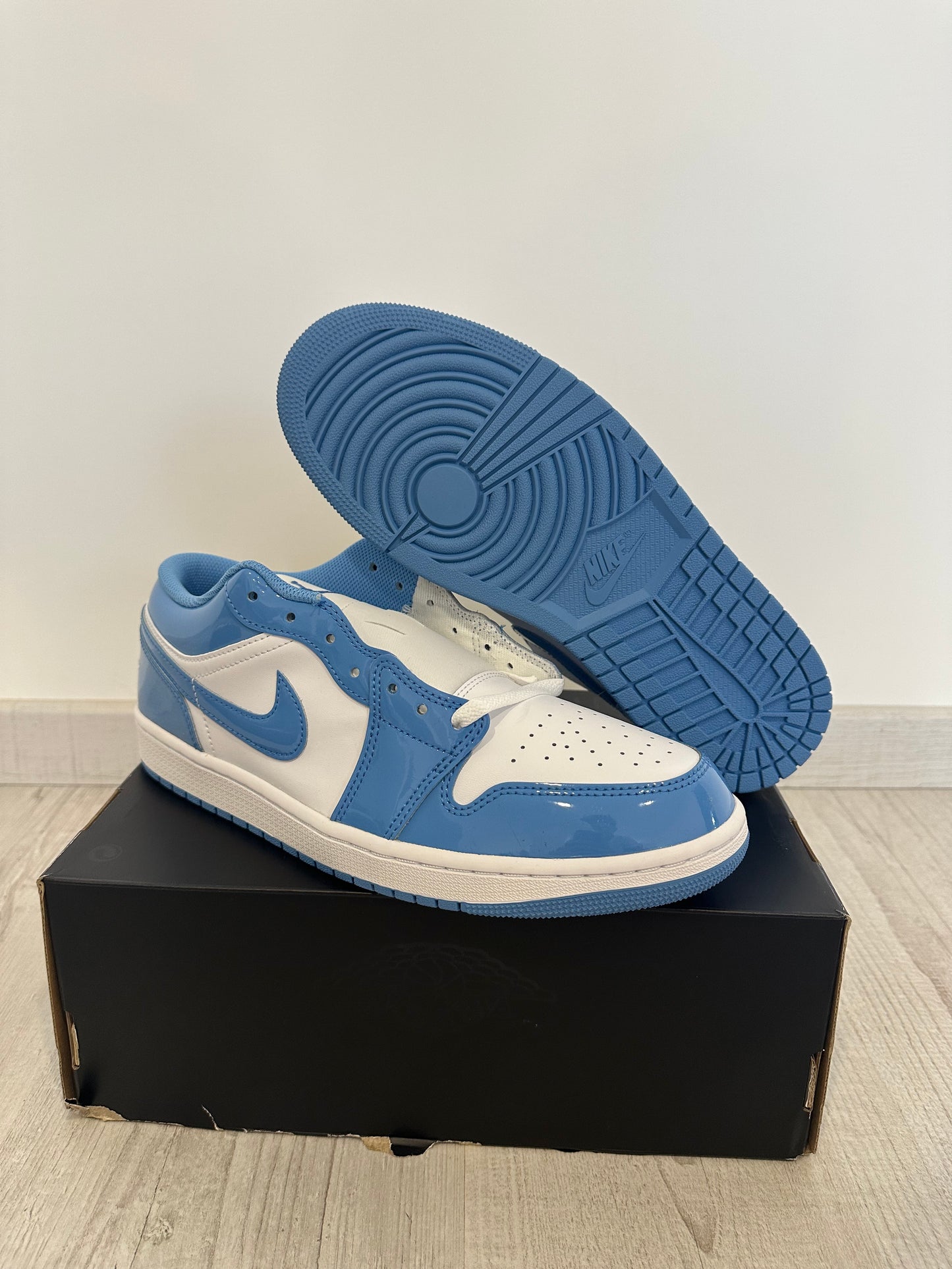 Jordan 1 Low "Legend Blue"