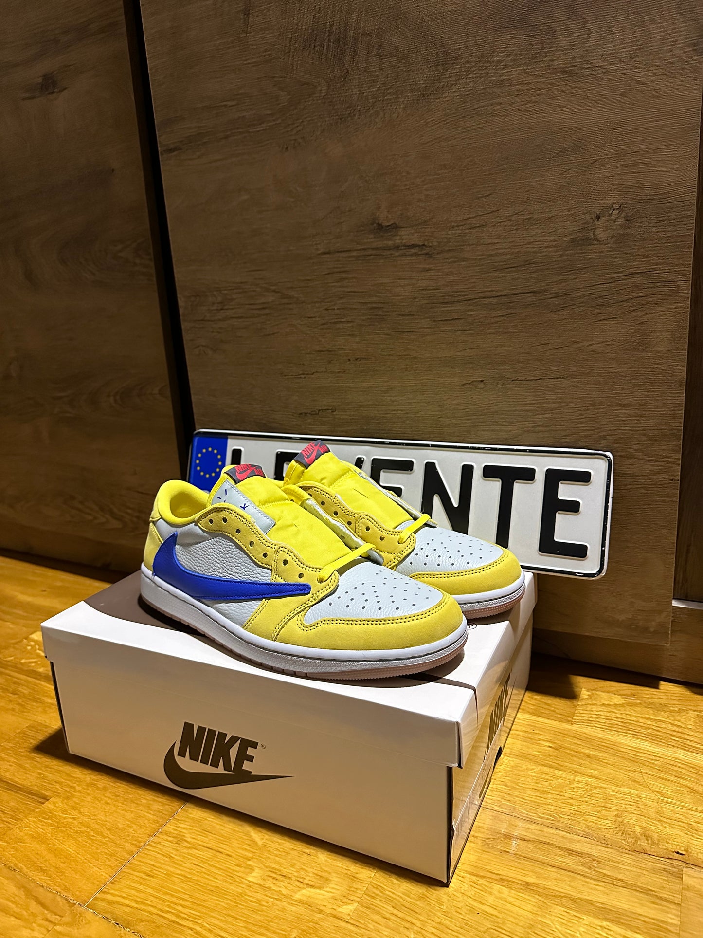 Jordan x Travis Scott Air Jordan 1 Retro Low "Canary"