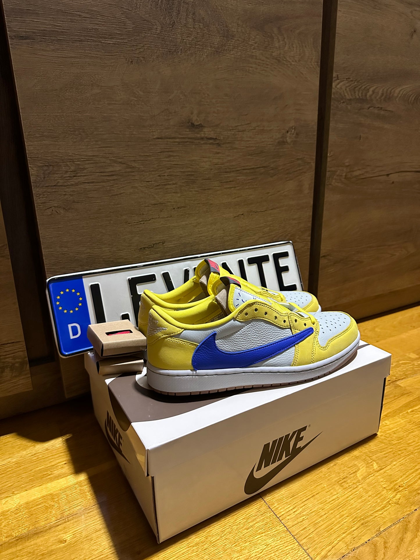 Jordan x Travis Scott Air Jordan 1 Retro Low "Canary"