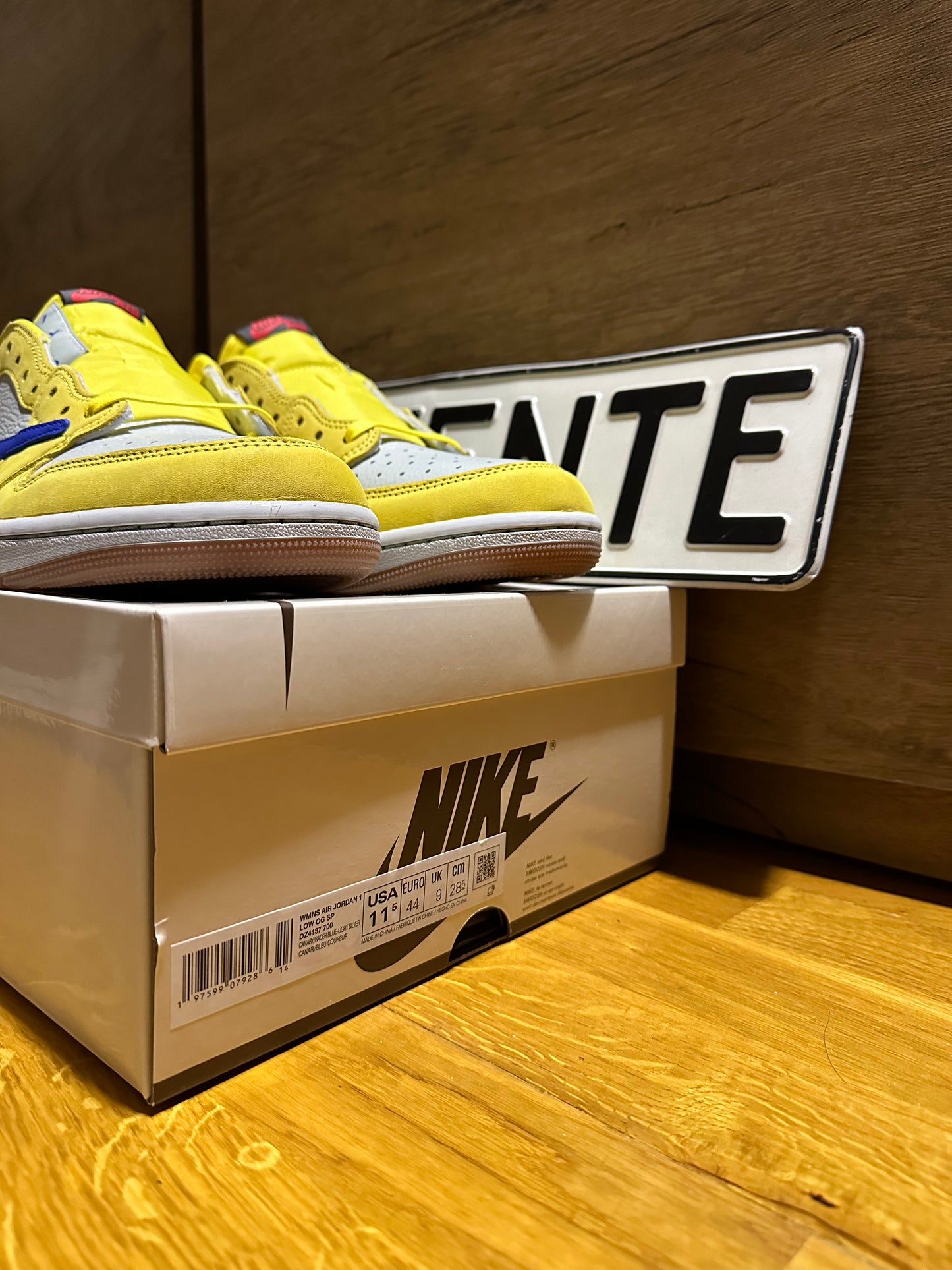 Jordan x Travis Scott Air Jordan 1 Retro Low "Canary"