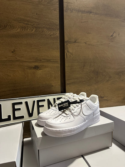 nike Air Force 1 triple white