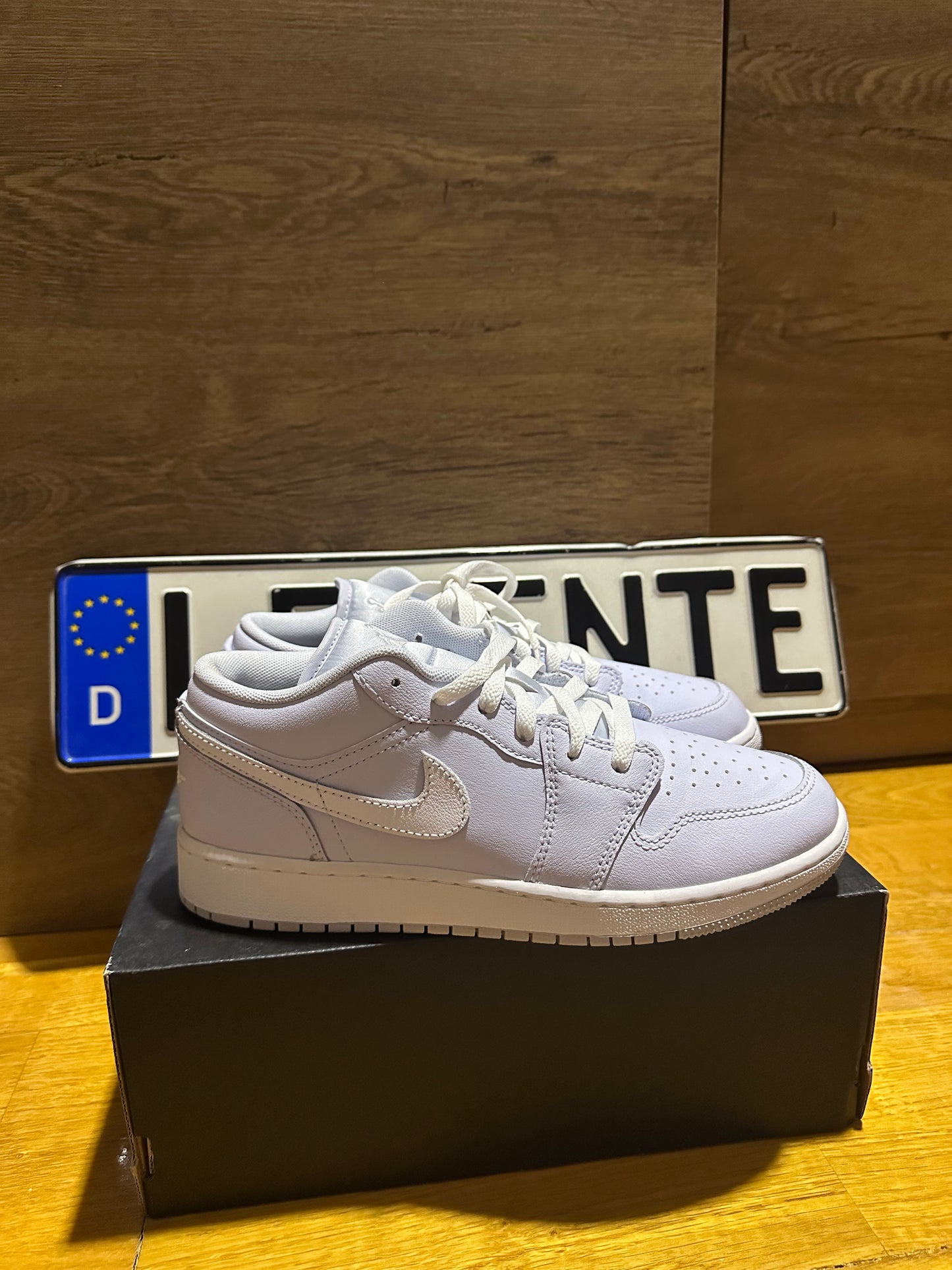 Jordan 1 Low "Cobalt” oldal nézet