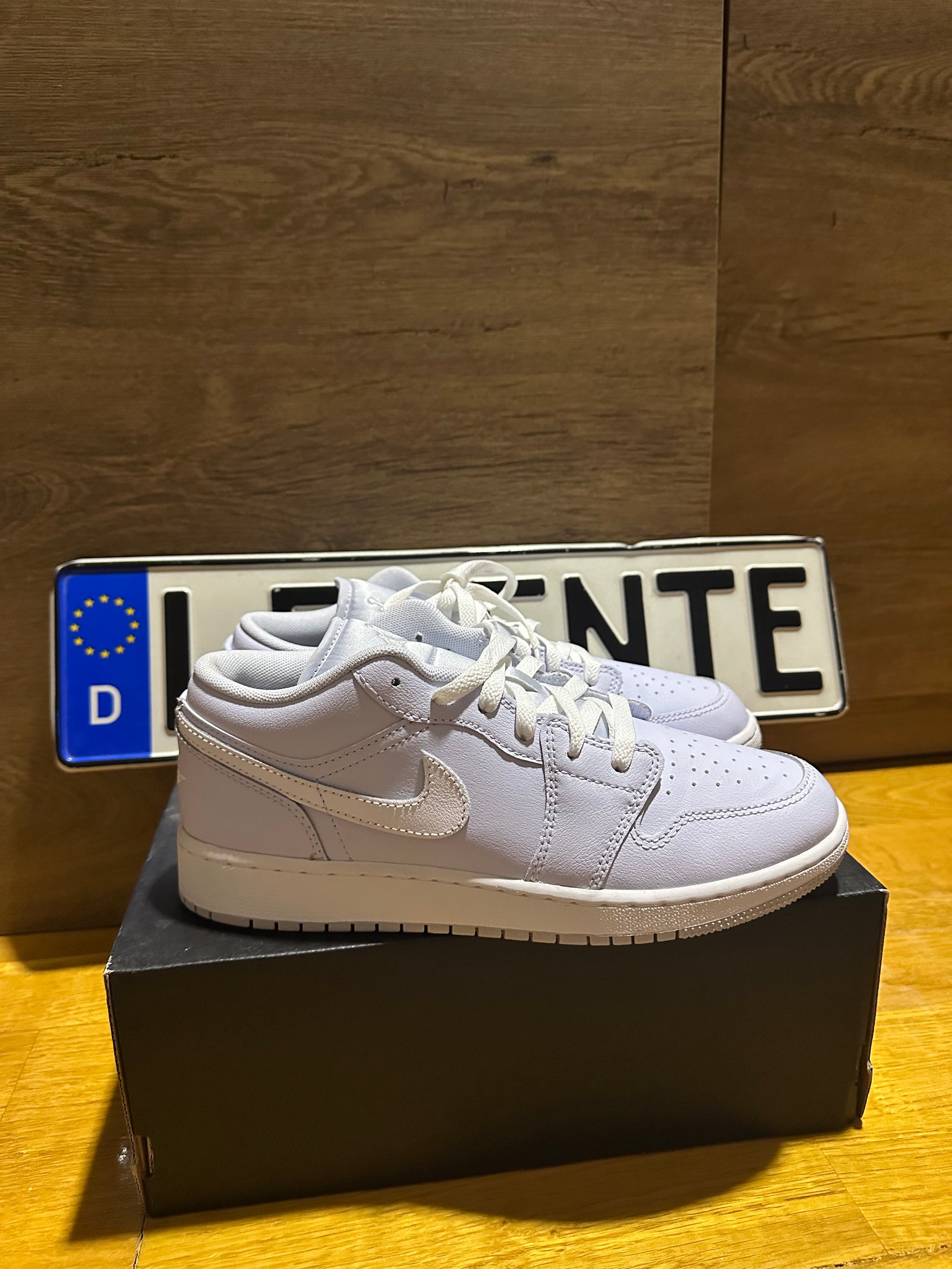 Jordan 1 Low "Cobalt” oldal nézet