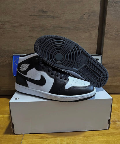 Jordan 1 Mid "Panda" talp nézet