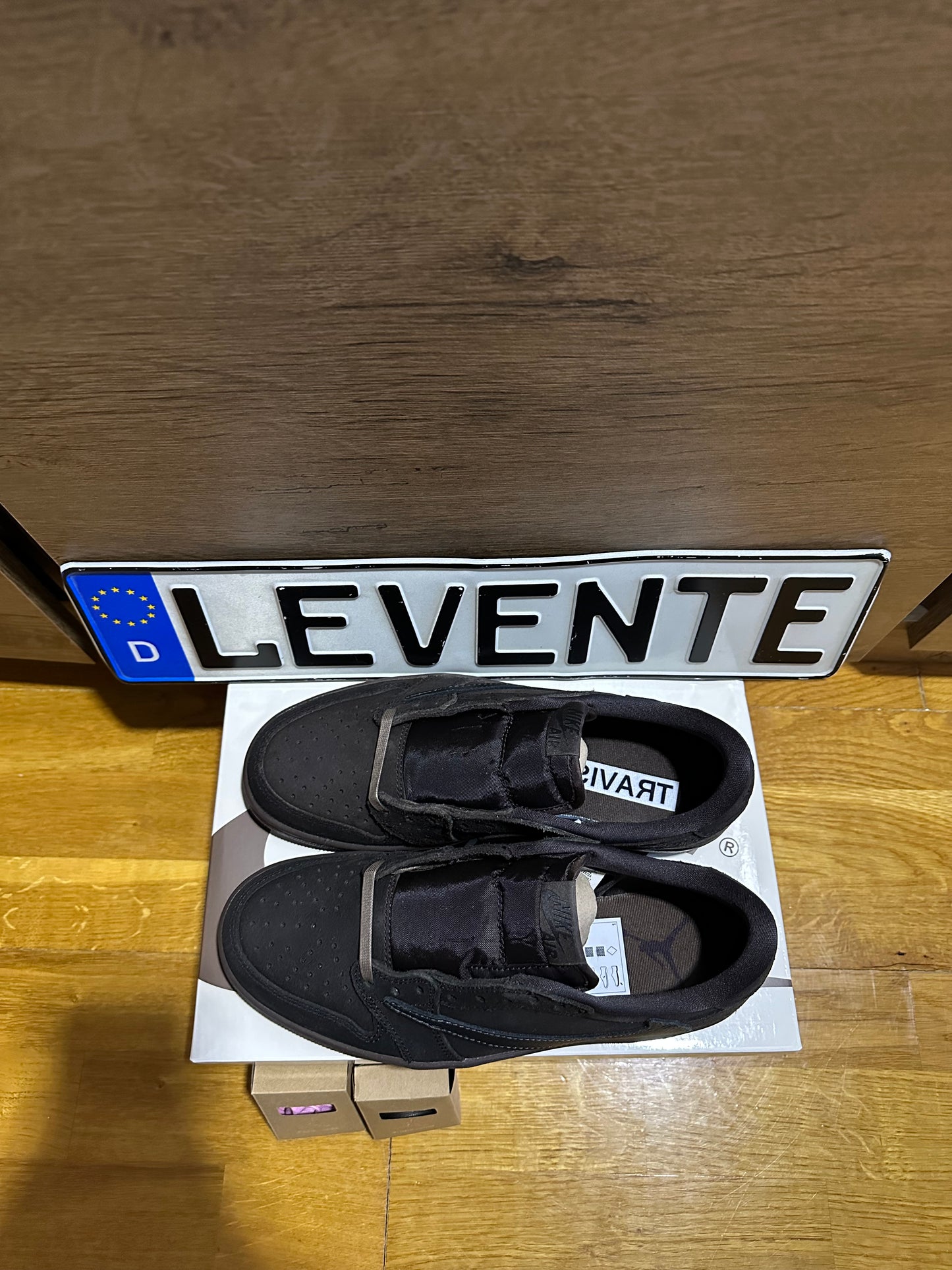 Jordan x Travis Scott Air Jordan 1 Retro Low "Velvet Brown" fenti nézet