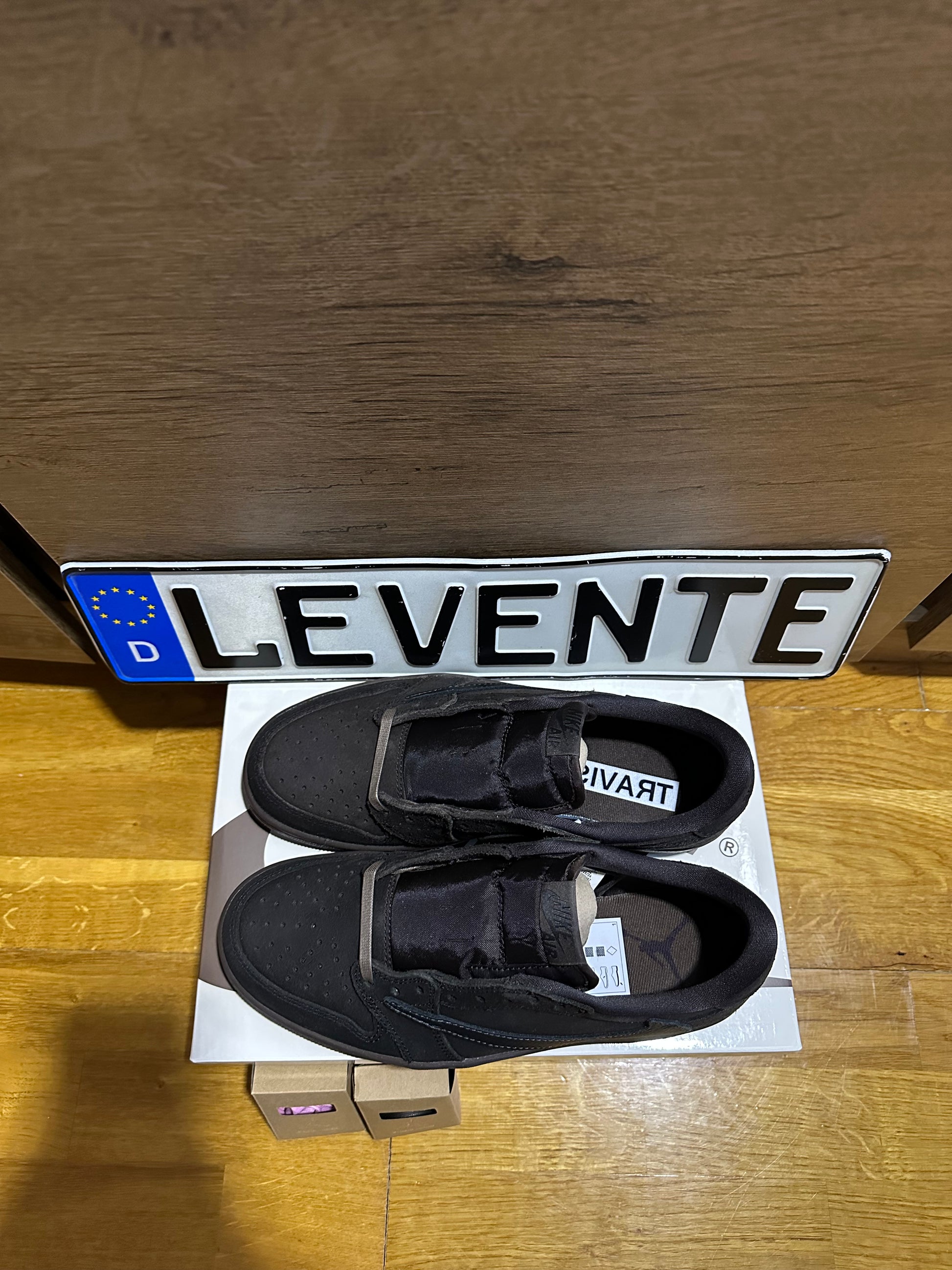 Jordan x Travis Scott Air Jordan 1 Retro Low "Velvet Brown" fenti nézet