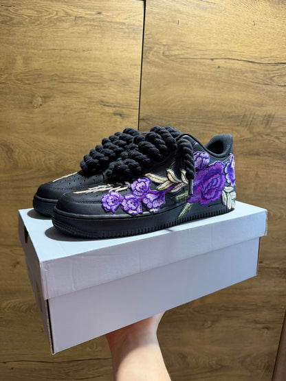 Nike Air Force 1 Black "ROSE PURPLE ROPELACE” elöl nézet