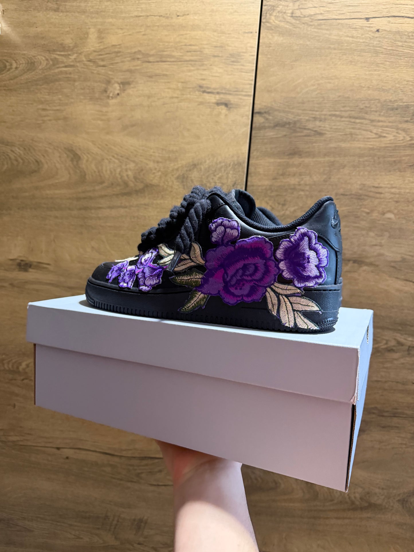 Nike Air Force 1 Black "ROSE PURPLE ROPELACE” sarok nézet
