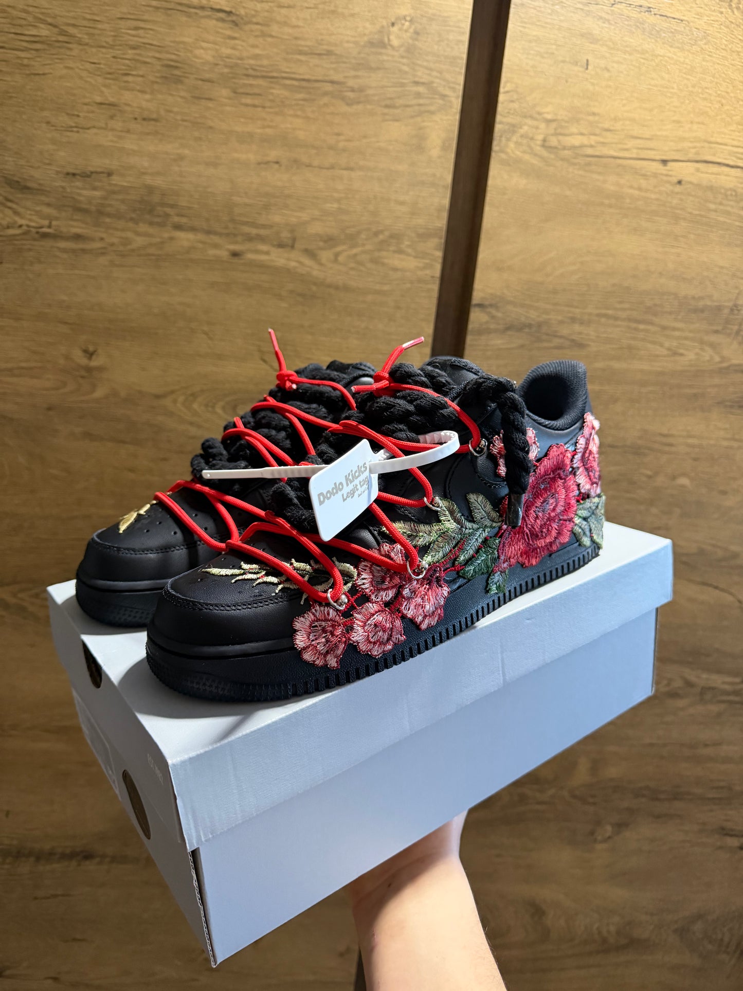  Nike Air Force 1 Black "ROSE RED ROPELACE DOUBLE LACE” elöl nézet