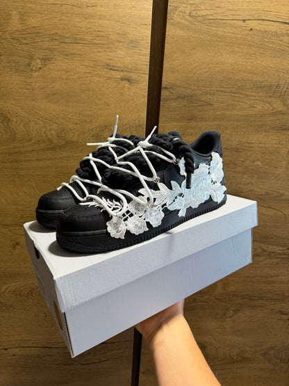 Nike Air Force 1 Black "ROSE WHITE ROPELACE DOUBLE LACE” elöl nézet