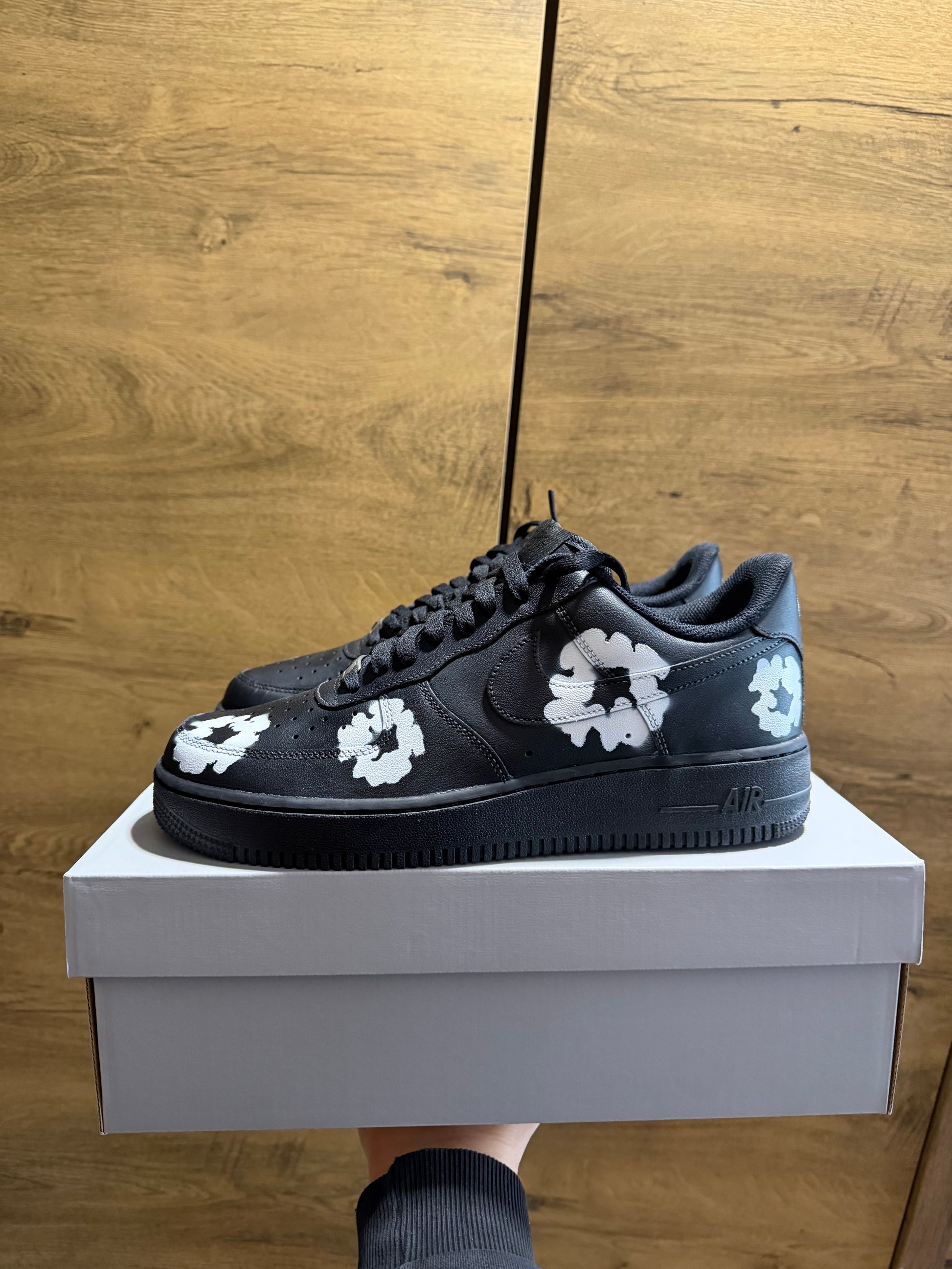 Nike Air Force 1 Black "White Denim Tears” oldal nézet