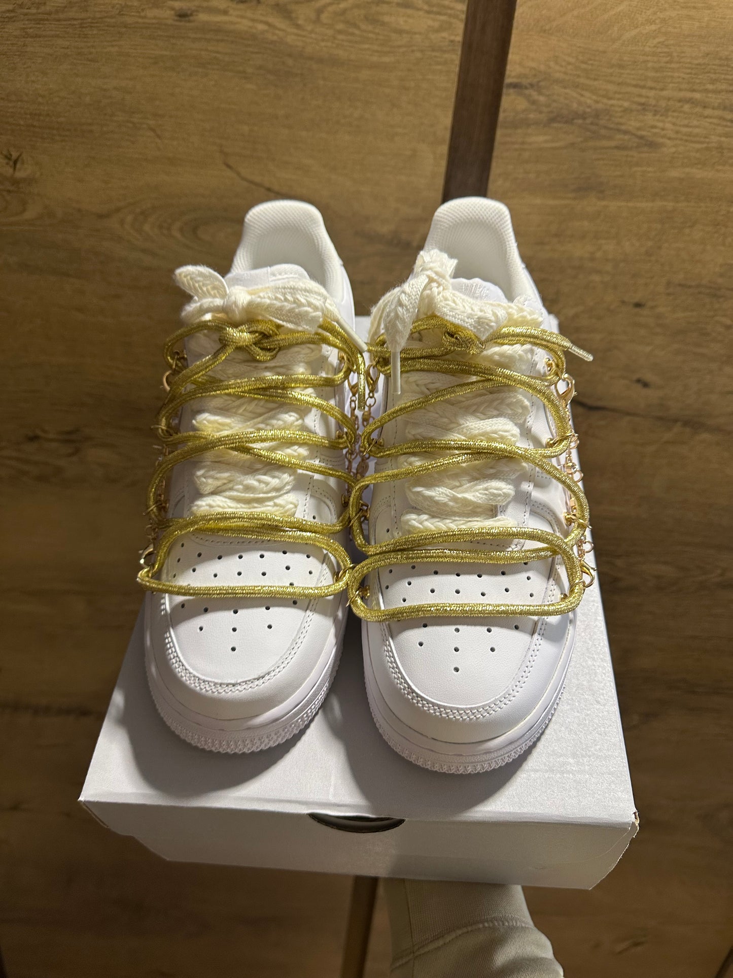 Nike Air Force 1 "Charmy Gold" felül nézet