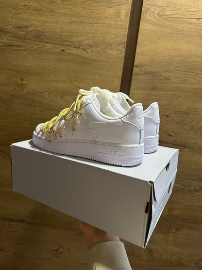 Nike Air Force 1 "Charmy Gold" sarok nézet
