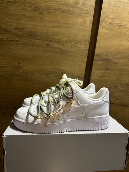 Nike Air Force 1 "Charmy Green" oldal nézet