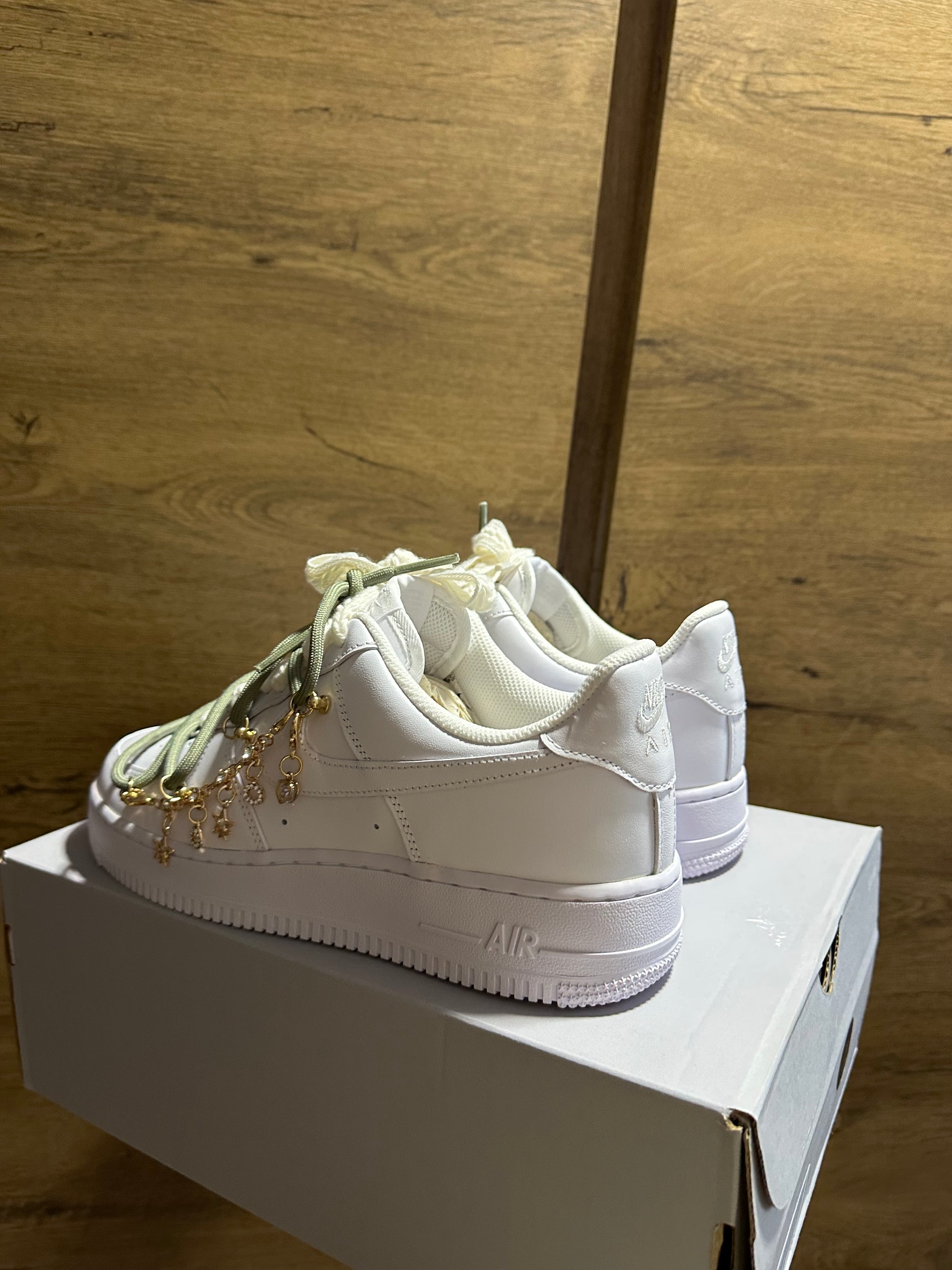 Nike Air Force 1 "Charmy Green" sarok nézet