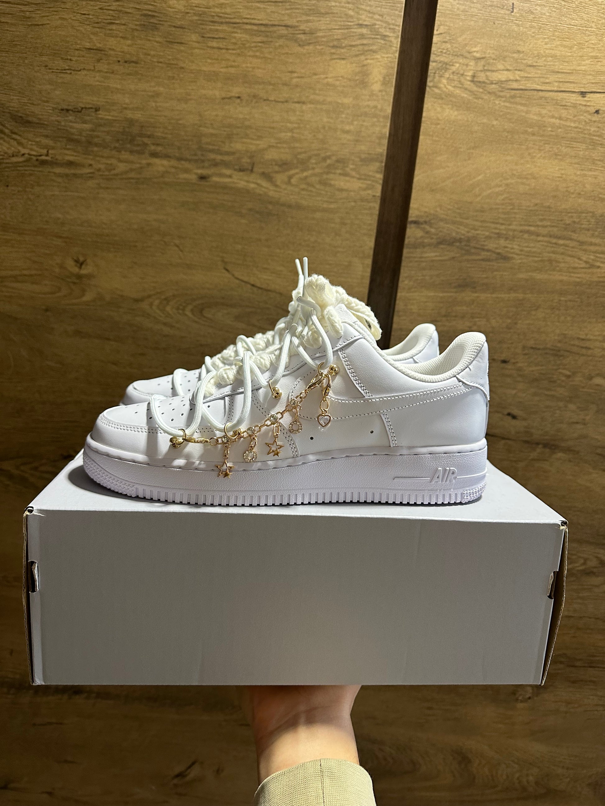 Nike Air Force 1 "Charmy White" oldal nézet