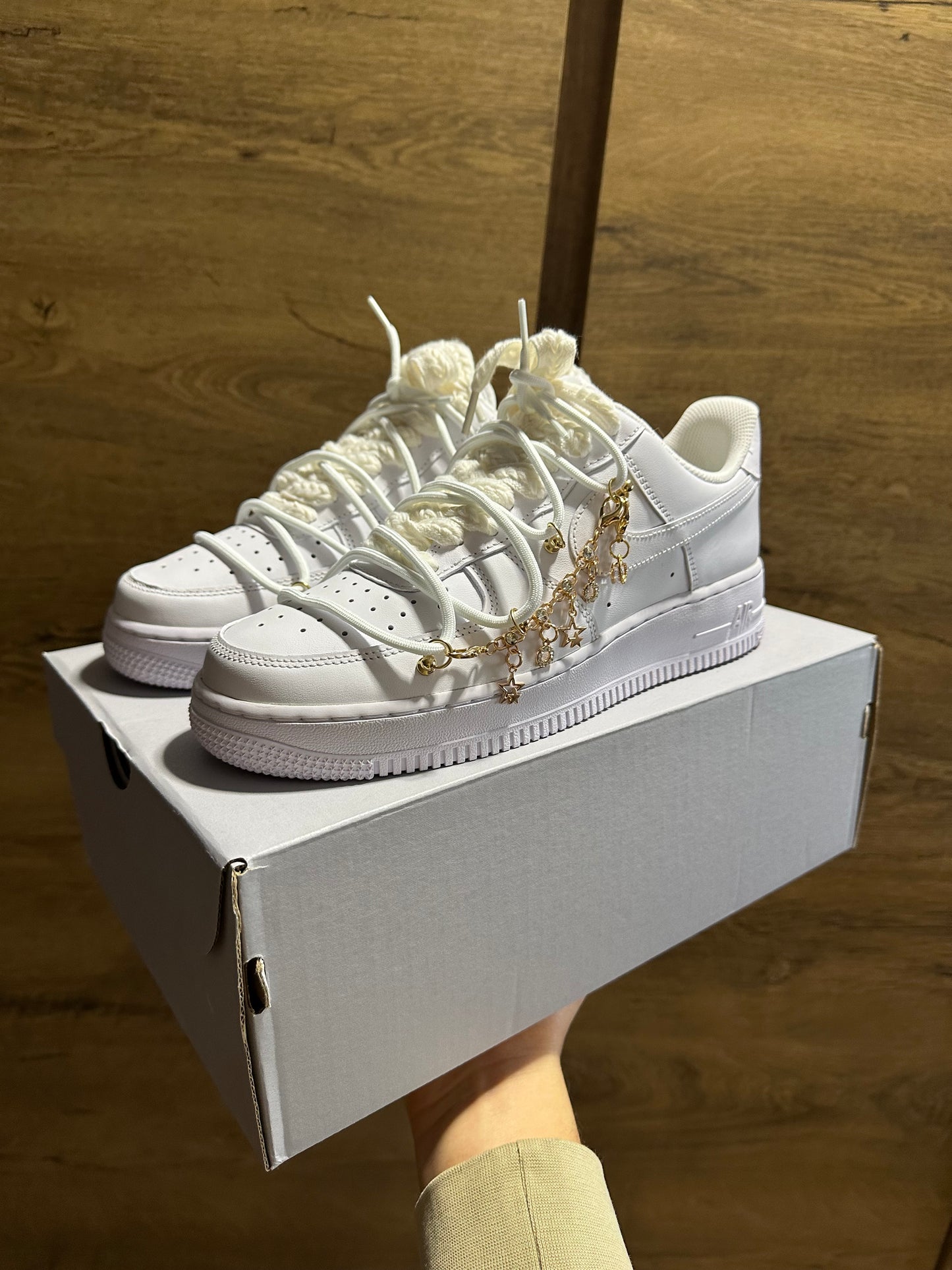 Nike Air Force 1 "Charmy White" szembe nézet
