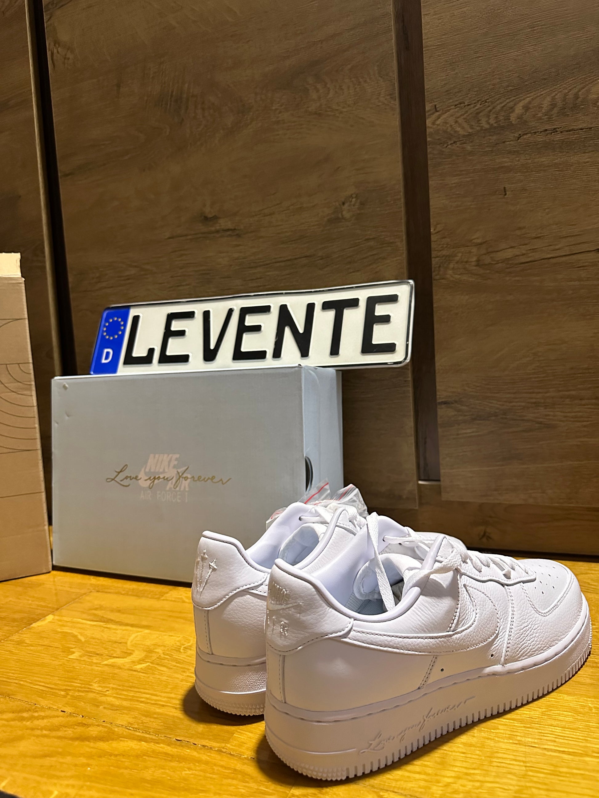 Nike Air Force 1 "Drake NOCTA Certified Lover Boy" sarok nézet