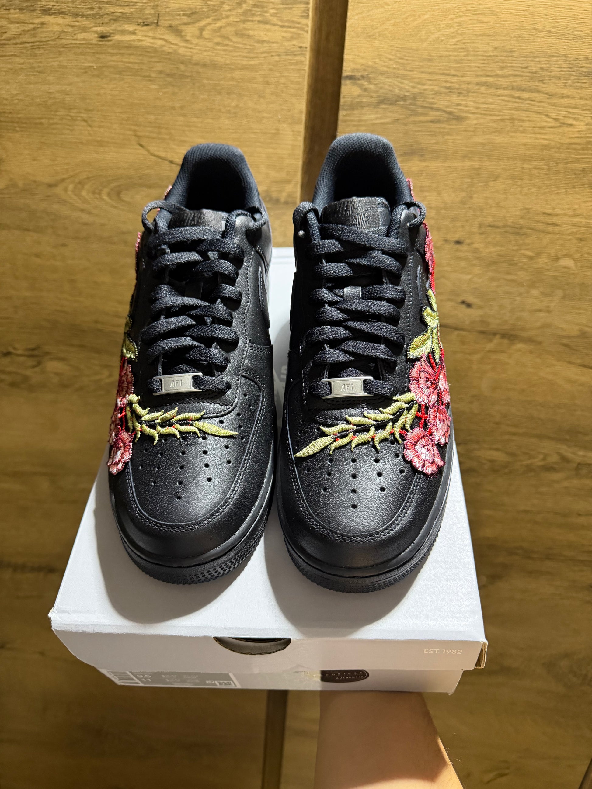 Nike Air Force 1 Triple Black "ROSE" felül nézet
