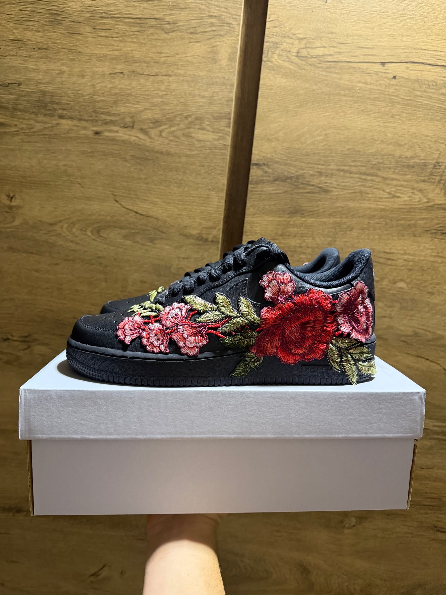 Nike Air Force 1 Triple Black "ROSE" oldal nézet