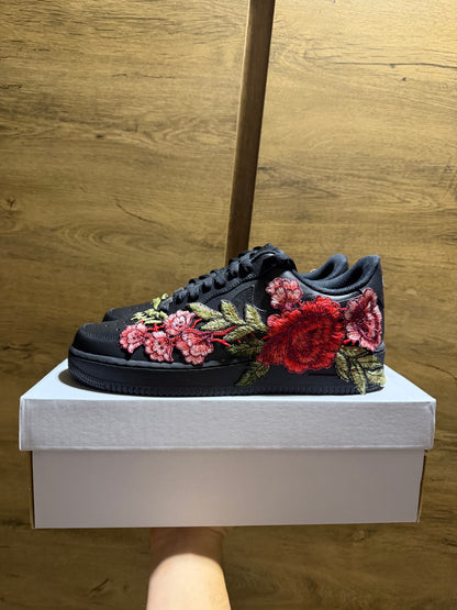 Nike Air Force 1 Triple Black "ROSE" oldal nézet