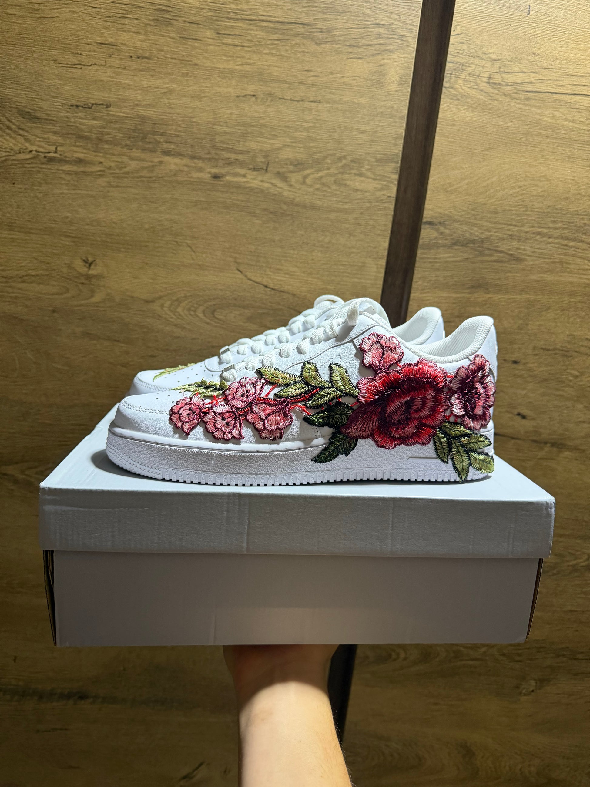 Nike Air Force 1 Triple White "ROSE" oldal nézet