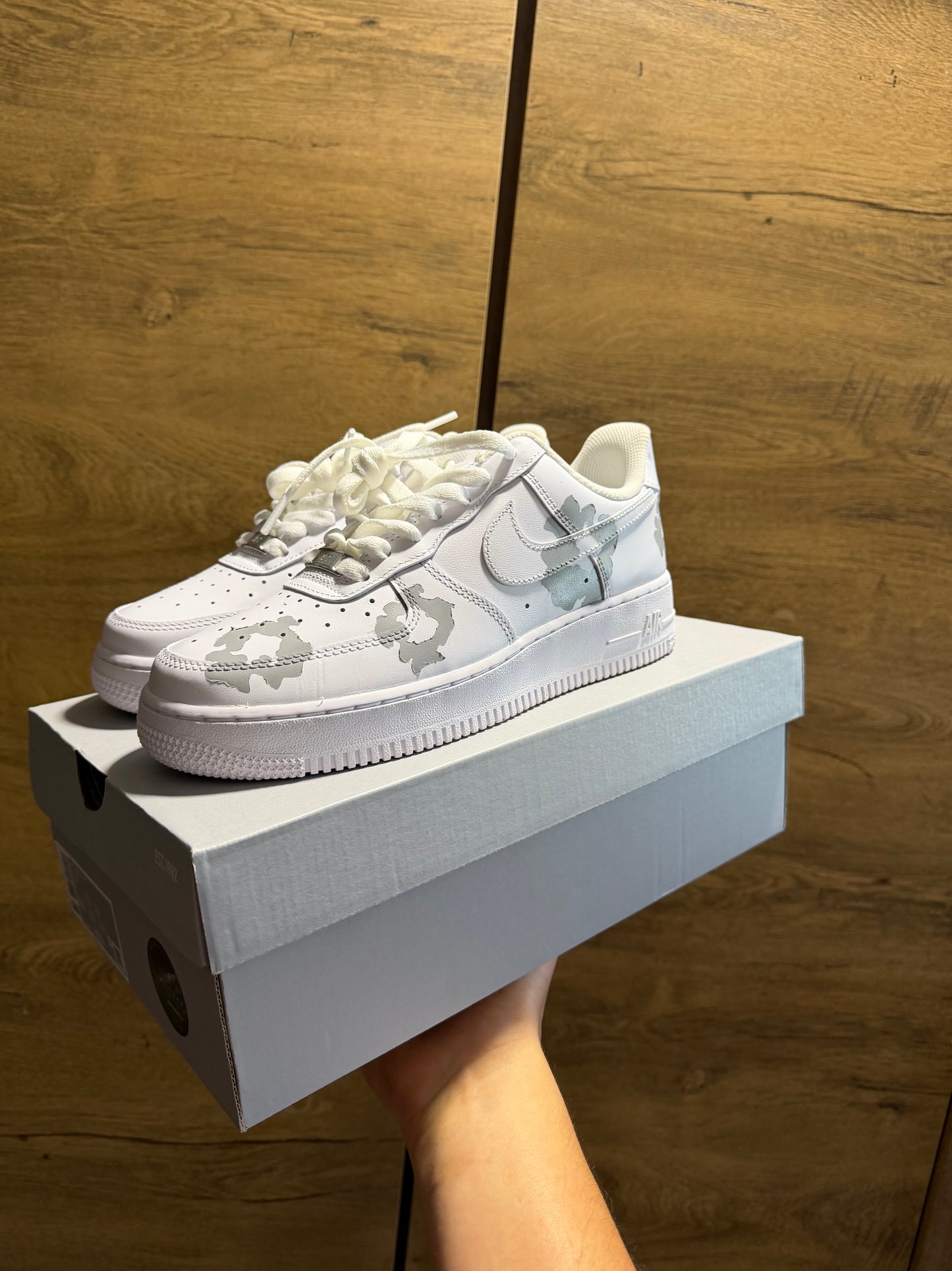 Nike Air Force 1 White "Grey Denim Tears” Elöl nézet