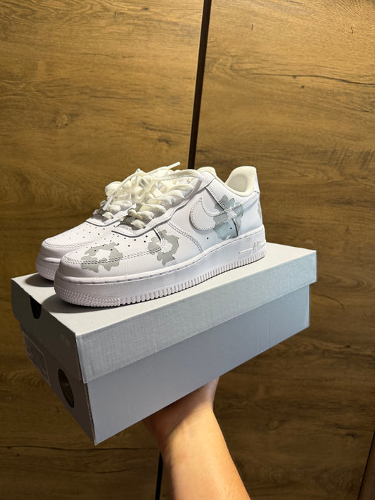 Nike Air Force 1 White "Grey Denim Tears” Elöl nézet