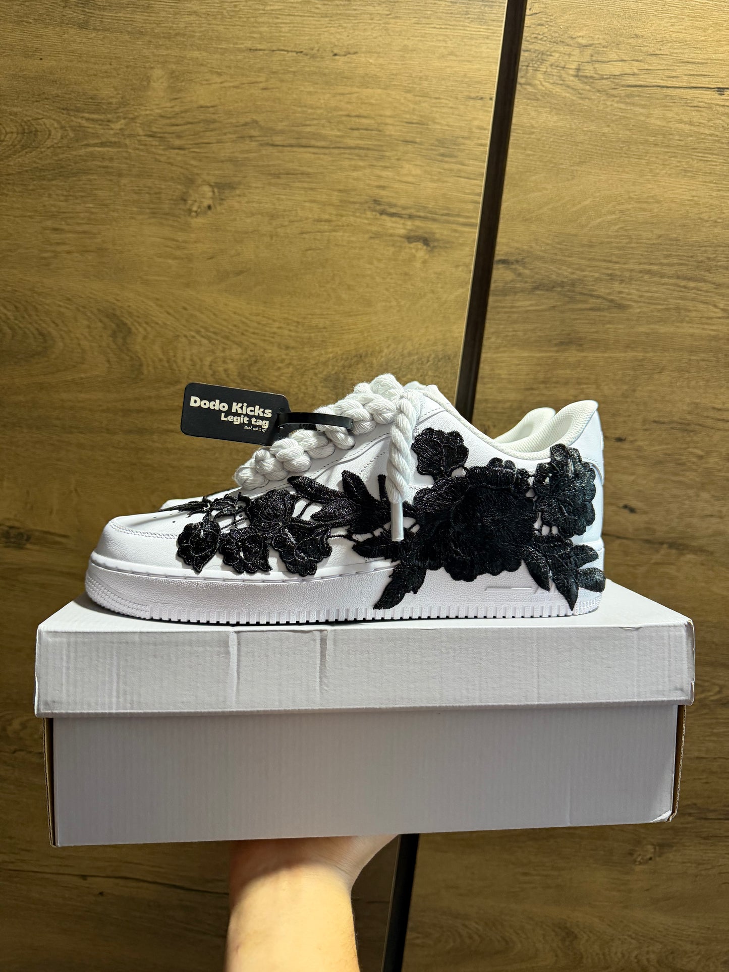 Nike Air Force 1 White "ROSE BLACK ROPELACE” oldal nézet