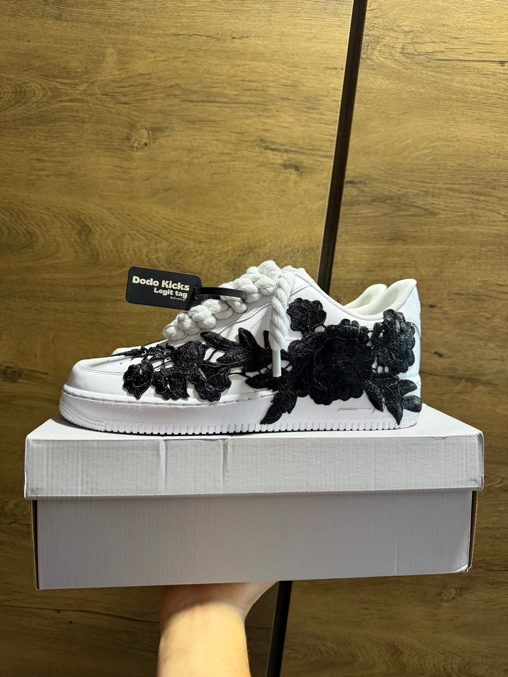 Nike Air Force 1 White "ROSE BLACK ROPELACE” oldal nézet