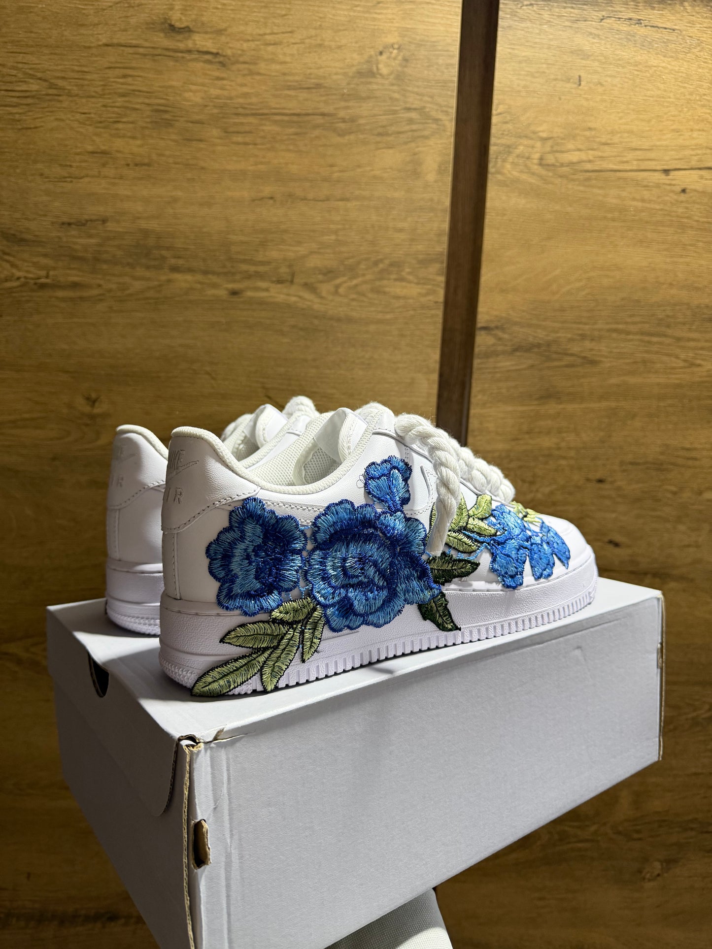 Nike Air Force 1 White "ROSE BLUE ROPELACE” sarok nézet