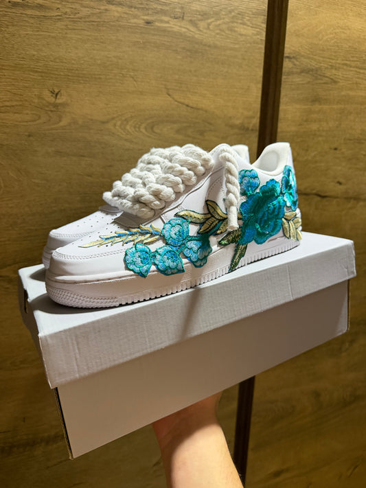 Nike Air Force 1 White "ROSE CYAN ROPELACE” elöl