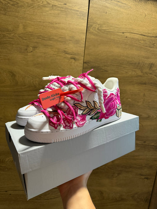Nike Air Force 1 White "ROSE PINK ROPELACE DOUBLE LACE” elöl nézet