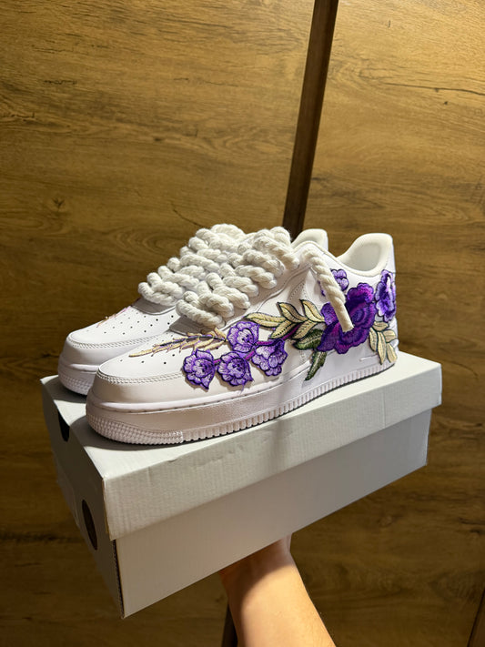 Nike Air Force 1 White "ROSE PURPLE ROPELACE” szembe nézet