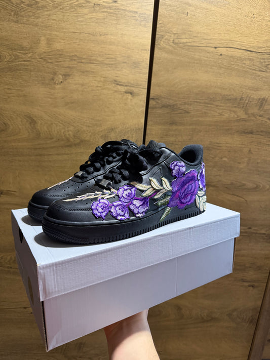 Nike Air Force 1 White "ROSE PURPLE” elöl nézet