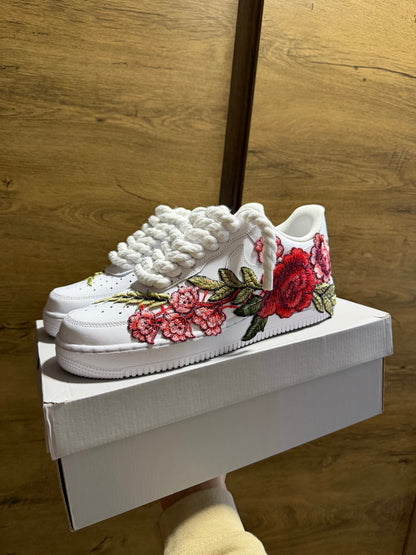 Nike Air Force 1 White "ROSE ROPELACE” elöl nézet