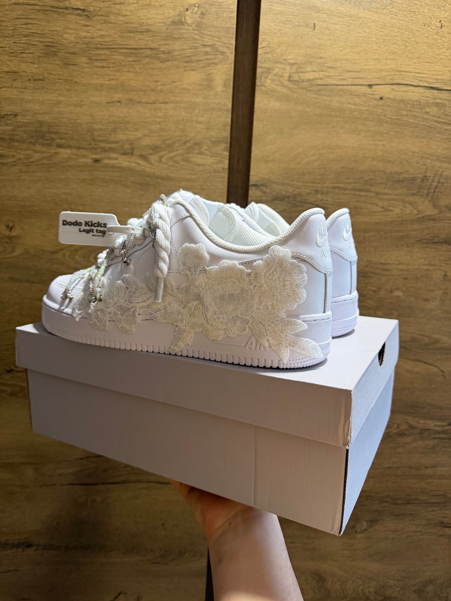 Nike Air Force 1 White "ROSE WHITE ROPELACE CRYSTAL LACE” sarok nézet