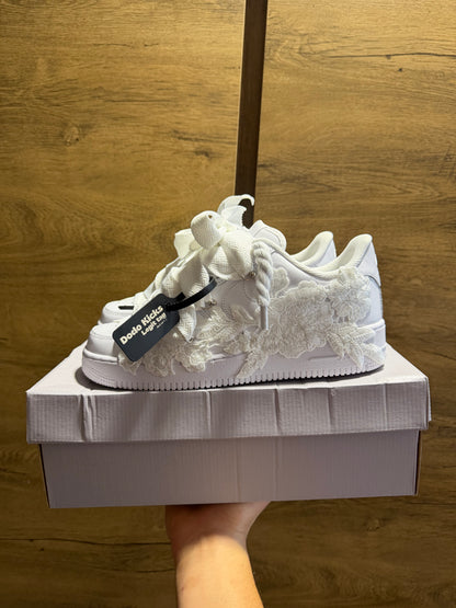 Nike Air Force 1 White "ROSE WHITE ROPELACE LANVIN LACE” oldal nézet